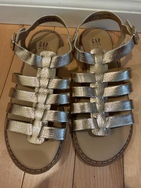 Gap kids gold metallic sandal size 2
